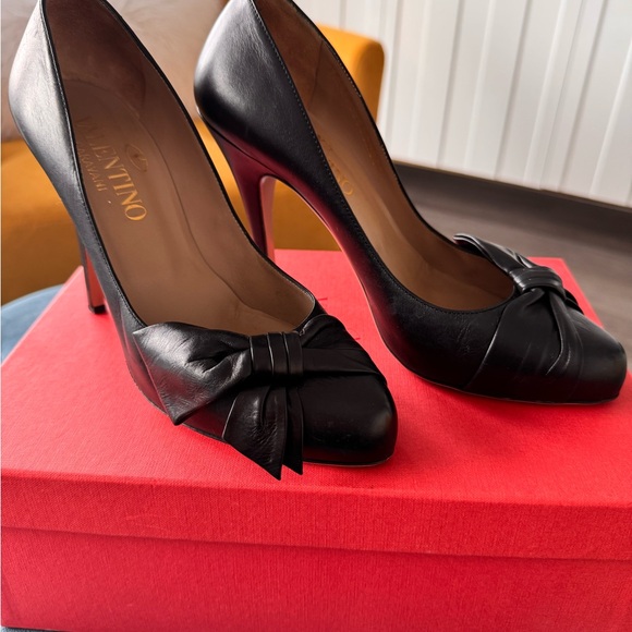 Valentino Black Leather Heels with Bow Accent - Picture 2 of 5